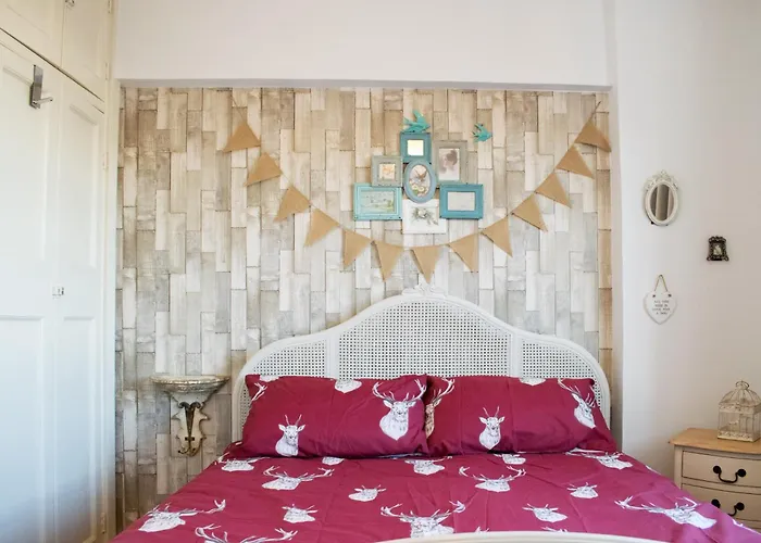 Beautifully Decorated Contemporary 2 Bedroom Flat