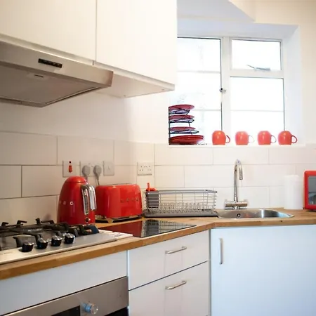Beautifully Decorated Contemporary 2 Bedroom Flat London Exterior photo