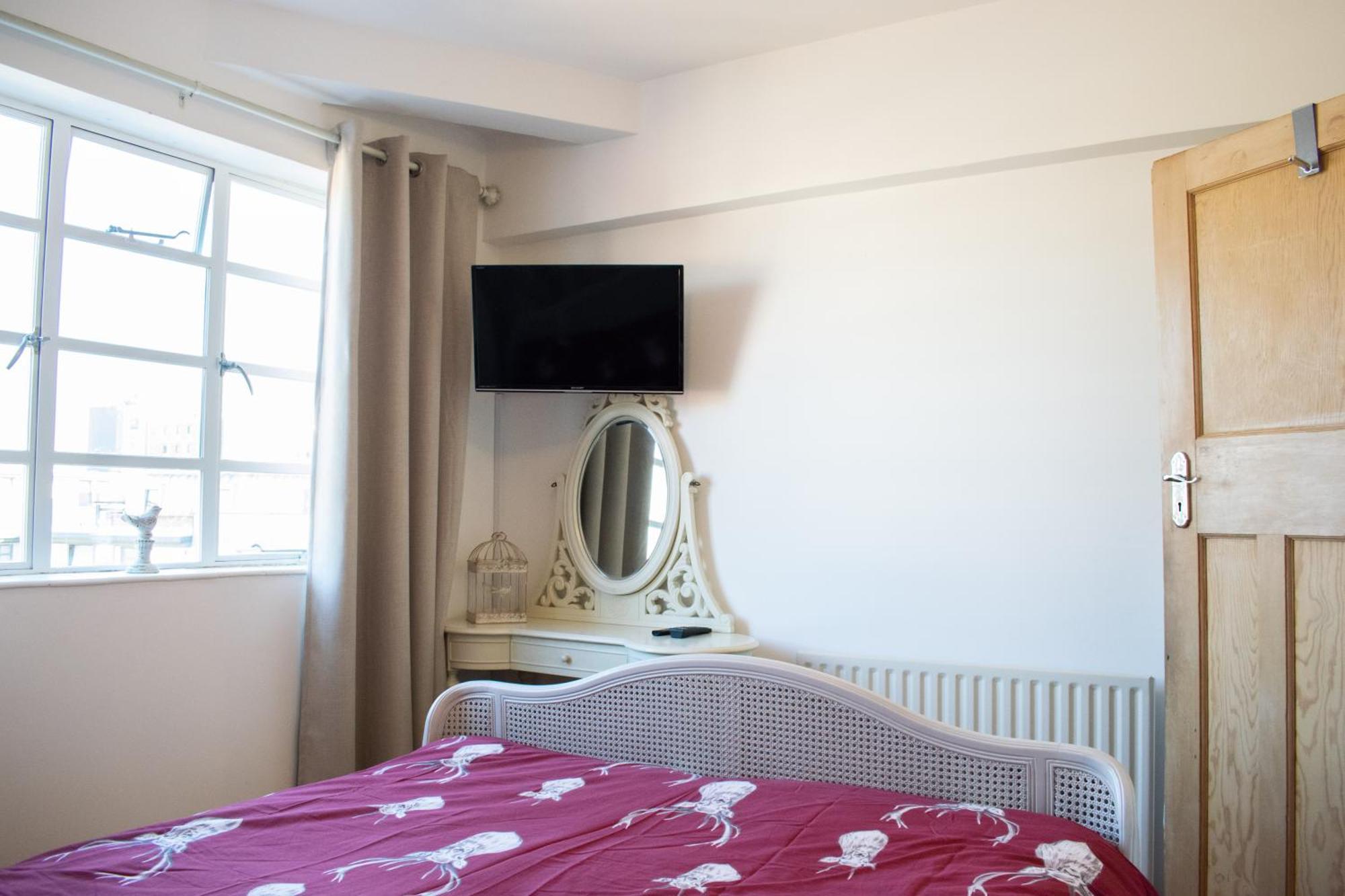 Beautifully Decorated Contemporary 2 Bedroom Flat Appartement Londen